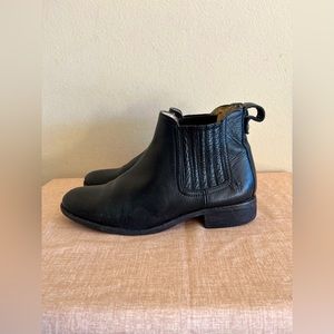 FRYE Women’s Pippa Chelsea Ankle Leather Bootie